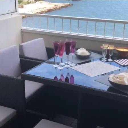Ξενοδοχείο Les Pieds Dans L Eau, Vue Sur Les Iles D'or *